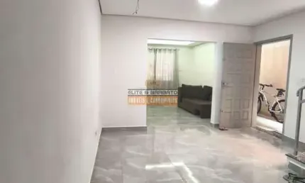Sobrado espaçoso com 4 quartos e cozinha planejada - Rua Chile, Taboão, SBC