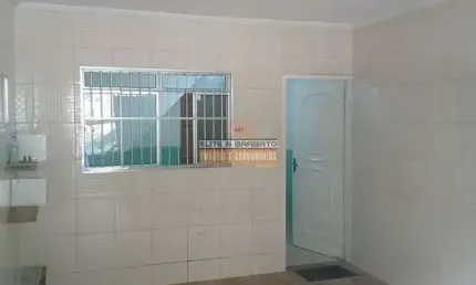 Casa Sobrado com 2 Quartos para Alugar na Rua Tóquio, Centro de Diadema.