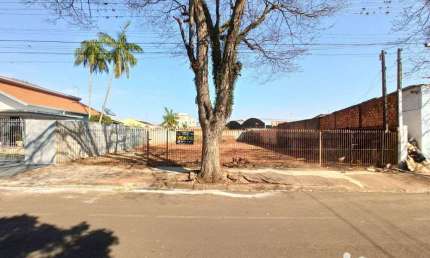 Terreno à venda no Centro, Rolândia 