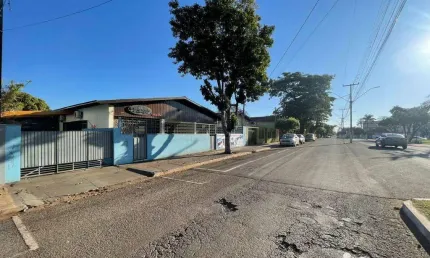 Casa comercial com 6 salas à venda no Centro, Rolândia 