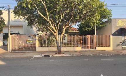 Casa comercial à venda no Centro, Rolândia 
