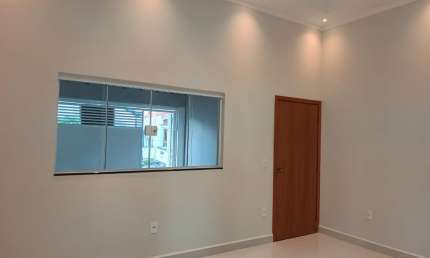 Casa à Venda VILA FURLAN - Com 3 Dormitórios, 1 Suíte - Garagem Coberta para 2 Carros.