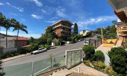 INBOX CIA IMOBILIARIA ALUGA EM BENTO GONÇALVES - Casa com 04 quartos sendo 01 suíte no bairro borgo