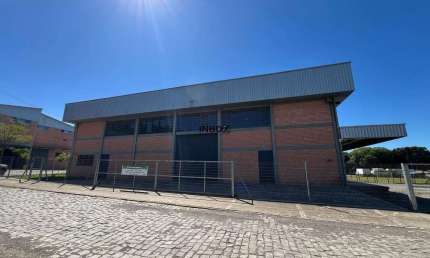 INBOX CIA IMOBILIÁRIA ALUGA - Pavilhão com docas e pátio cercado.