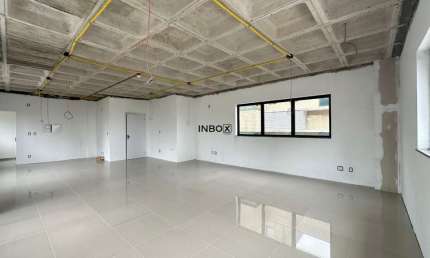 INBOX CIA IMOBILIÁRIA ALUGA - Sala de andar no Centro de Bento Gonçalves.