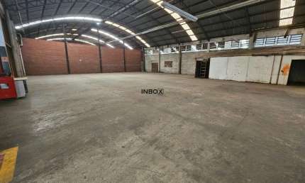 INBOX CIA IMOBILIÁRIA ALUGA PAVILHÃO DE 1380M² COM PLATAFORMA PARA CARREGAMENTO