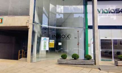 INBOX CIA IMOBILIÁRIA ALUGA EM BENTO GONÇALVES - Sala comercial térrea com mezanino no Centro da Cidade.
