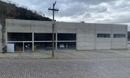 INBOX CIA IMOBILIARIA ALUGA, Ampla Sala Comercial no bairro Villa Nova em de Bento Gonçalves.