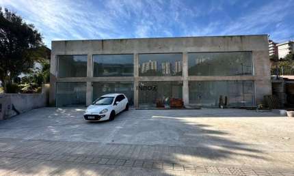 INBOX CIA IMOBILIARIA ALUGA EM BENTO GONÇALVES - Sala comercial de esquina NOVA, no Bairro Borgo.