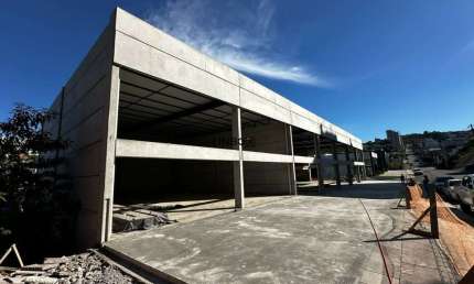 INBOX CIA IMOBILIÁRIA ALUGA - SALA COMERCIAL NO UNIVERSITÁRIO EM BENTO GONÇALVES.
