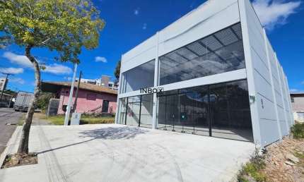 INBOX CIA IMOBILIÁRIA ALUGA SALA COMERCIAL COM 317,25M² PRIVATIVOS LOCALIZADA NO BAIRRO SÃO ROQUE NA CIDADE DE BENTO GONÇALVES
