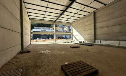 INBOX CIA IMOBILIÁRIA ALUGA - SALA COMERCIAL NO UNIVERSITÁRIO EM BENTO GONÇALVES.