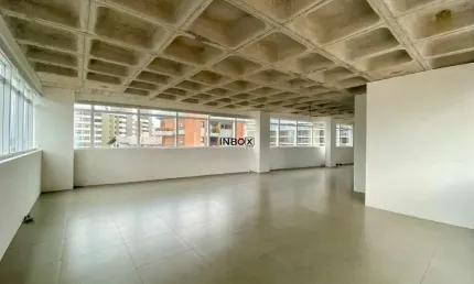 INBOX CIA IMOBILIÁRIA ALUGA - Sala comercial de andar na Cidade Alta.