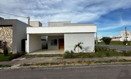 Casa no Condomínio Ecoville 2, Localizada no Bairro Cajupiranga