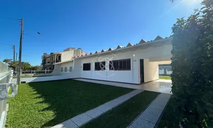 Casa com 3 quartos à venda na Avenida Presidente Getúlio Vargas, 644, Centro, Balneário Arroio do Silva