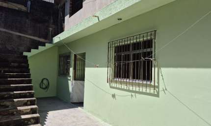 Excelente e aconchegante casa, com 2 dm, banheiro, quintal, jardim e 2 vagas, no Jd. Madre Ângela - Poá/SP. (Pronto para morar)