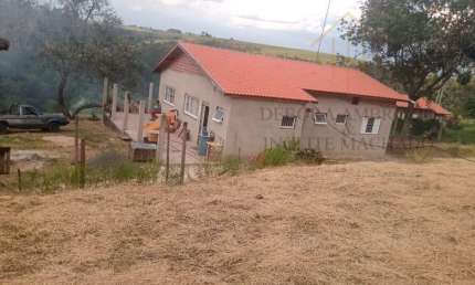 Chácara para Venda em São Pedro, Giocondo, 3 dormitórios, 2 suítes, 1 banheiro, 3 vagas