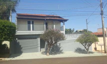 Casa para Venda em Jaboticabal, Colina Verde, 3 dormitórios, 1 suíte, 3 banheiros, 2 vagas