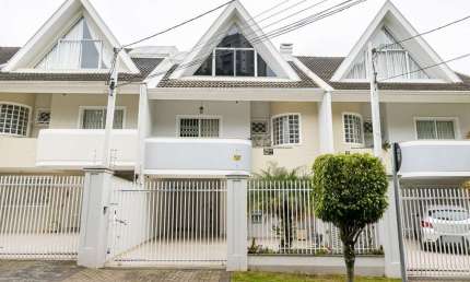 Sobrado com 3 dormitórios à venda, 212 m² por R$ 1.457.000,00 - Água Verde - Curitiba/PR