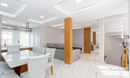 Sobrado com 3 dormitórios à venda, 228 m² por R$ 899.800,00 - Pinheirinho - Curitiba/PR
