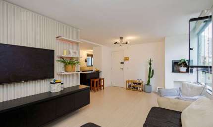 Apartamento 3 quartos à venda no Portão, 100% reformado, com suíte e churrasqueira à carvão, 1 vaga por R$ 595.900,00