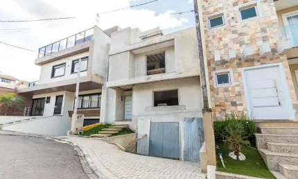 Casa em condomínio | Pinheirinho | Personalização de acabamentos | 4 quartos | 4 vagas cobertas de garagem | 233m² privativos | R$ 1.190.000,00