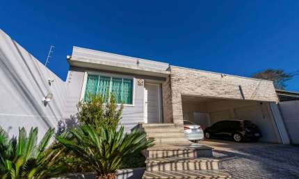 Casa com 4 quartos à venda no Guaíra, edícula com área gourmet, amplo espaço para jardim, 5 vagas por R$ 1.200.000 (ACEITA PERMUTA)