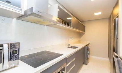 Apartamento com 2 dormitórios para alugar, 60 m² por R$ 6.615,02/mês - Centro - Curitiba/PR