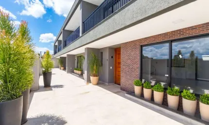Casa com 3 dormitórios à venda, com móveis planejados na cozinha e banheiros, 190 m² por R$ 1.143.000 - Santa Felicidade - Curitiba/PR