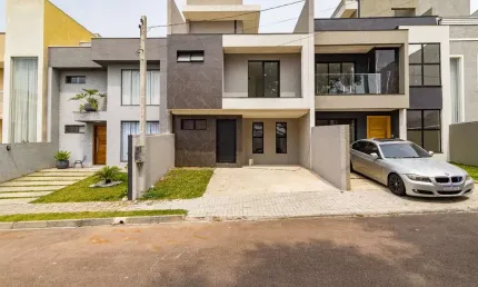 Sobrado Em Condomínio | Fachada Moderna | Bairro Pinheirinho | 124m² Privativos + terraço | Jacuzzi | Infra para ar-condicionado | R$730.000,00