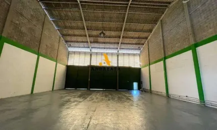 Barracão / Galpão / Depósito para alugar na Estrada dos Bandeirantes, 6469, Jacarepaguá, Rio de Janeiro por R$ 19.000