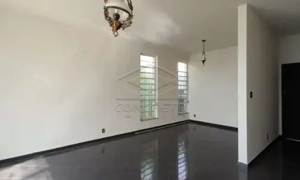 Casa com 3 quartos para alugar no Centro, Jaú 