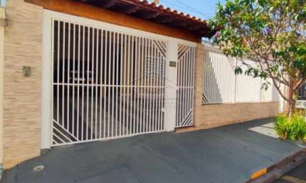 CASA COM 03 DORMITÓRIOS + 01 CASA COM 01 DORMITÓRIO NO FUNDO