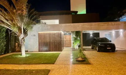 LINDÍSSIMA CASA COM 03 SUÍTES NO LAGO SUL (MOBILIADA E DECORADA)