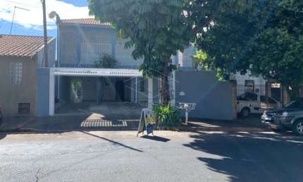 IMÓVEL COMERCIAL COM 3 DORMITÓRIOS E EDICULA PRÓXIMO AO CONFIANÇA MAX. VENDA OU LOCAÇÃO