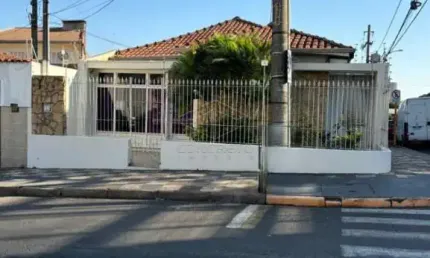 Ótima casa em esquina COMERCIAL, ampla e localização PRIVILEGIADA!!!