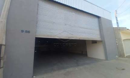 Excelente galpão com cerca de 230m², porta elétrica em ótima localização!!!