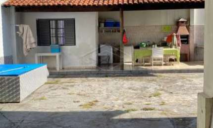 Casa com 3 quartos para alugar na Vila Rocha, Bauru 