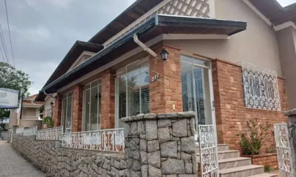 Casa com 3 quartos para alugar no Centro, Botucatu 