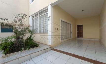 Casa com 3 quartos para alugar no Centro, Jaú 