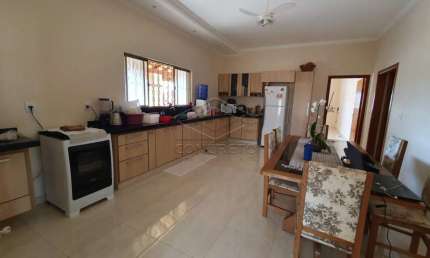 Excelente residência com 03 dormitórios sendo 1 suíte - Arealva