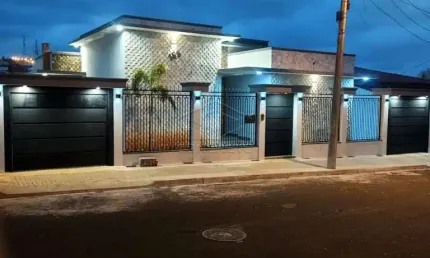 Casa com 4 quartos à venda na Vila Lavapés, Botucatu 