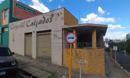 IMÓVEL DE ESQUINA PARA REFORMA RESIDENCIAL OU COMERCIAL - ESQUINA COM O PREDIO DO FORUM