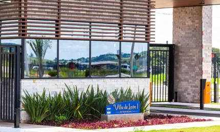Terreno em condomínio fechado à venda no Residencial Villa de Leon, Piratininga 