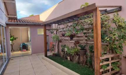 Casa com 3 quartos à venda no Jardim Ipê, Lençóis Paulista 