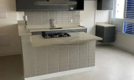 Apartamento com 02 suítes, climatizado e completo em armários no urban europa