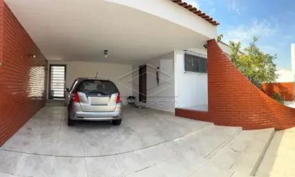 Casa com 4 quartos à venda na Vila Camargo, Bauru 