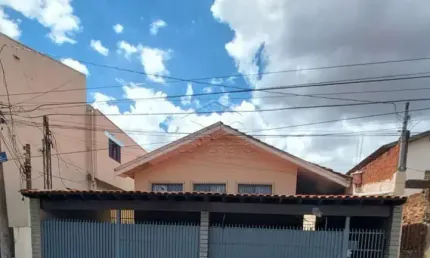 Casa ampla com 3 dormitórios - av. pinheiro machado!
