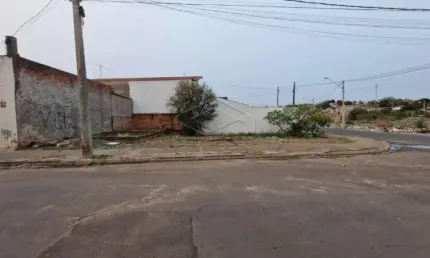 Prédio à venda no Parque Santa Edwiges, Bauru 