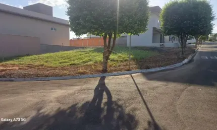 Terreno em condomínio fechado à venda no Residencial Solar Primavera, Piratininga 